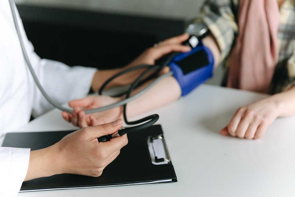 toma de presion arterial en paciente con hipertension no tratada