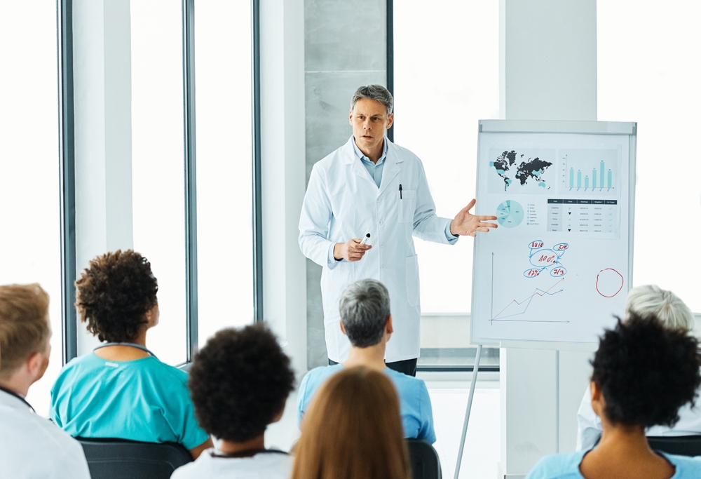 educacion nutricional y obesidad por parte de un medico a un grupo de pacientes